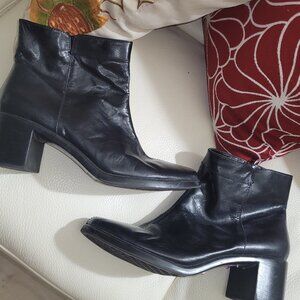 AEROSOLES Heelrest Leather Boots  8.5